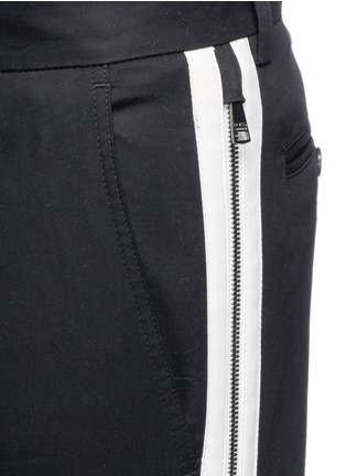 Detail View - Click To Enlarge - - - Contrast zip outseam cropped skinny pants