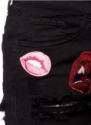 Detail View - Click To Enlarge - GIAMBA - Mix lip appliqué denim shorts