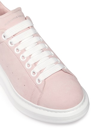 Detail View - Click To Enlarge - ALEXANDER MCQUEEN - Chunky outsole metallic collar suede sneakers