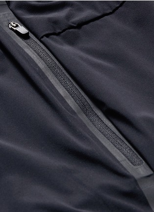 Detail View - Click To Enlarge - ISAORA - 'LTW' reflective trim jogging pants