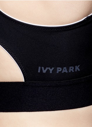 Detail View - Click To Enlarge - IVY PARK - Colourblock V-back mesh insert sports bra