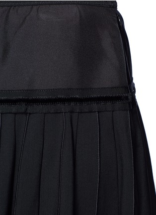 Detail View - Click To Enlarge - MARC JACOBS - Velvet trim wool pleat skirt