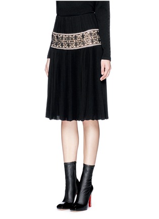 Front View - Click To Enlarge - ALEXANDER MCQUEEN - Lace embroidery panel plissé pleat silk skirt