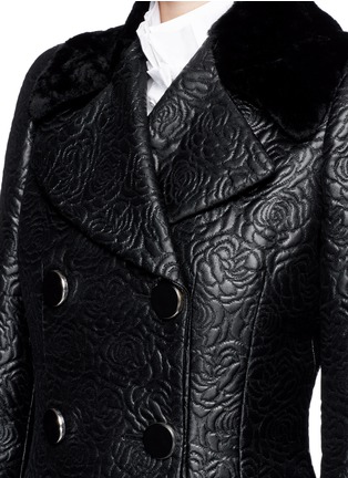 Detail View - Click To Enlarge - ALEXANDER MCQUEEN - Shearling collar embossed rose jacquard jacket