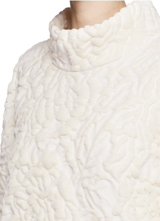 Detail View - Click To Enlarge - ALEXANDER MCQUEEN - Rose quilted wool knit sweater