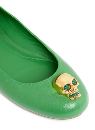 Detail View - Click To Enlarge - ALEXANDER MCQUEEN - Crystal skull leather ballerina flats