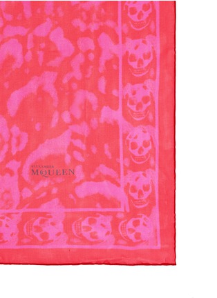 Detail View - Click To Enlarge - ALEXANDER MCQUEEN - Animailer and skull print silk scarf