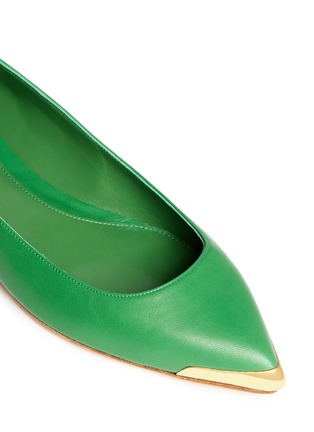Detail View - Click To Enlarge - ALEXANDER MCQUEEN - Metal toe-cap leather flats
