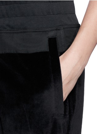 Detail View - Click To Enlarge - HAIDER ACKERMANN - 'Strozzi' velvet panel jogging pants 