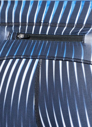 Detail View - Click To Enlarge - TOPSHOP - 'K Print' electric stripe print performance leggings