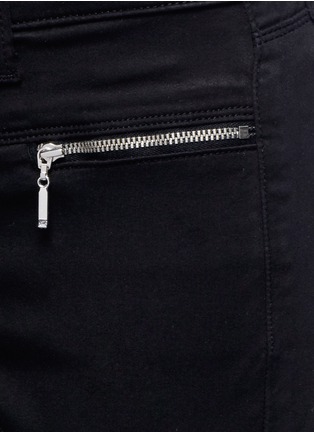 Detail View - Click To Enlarge - J BRAND - 'Miranda' mid rise zip sateen skinny pants