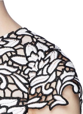 Detail View - Click To Enlarge - ALICE & OLIVIA - 'Eve' embroidery lace cropped T-shirt