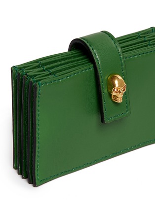 Detail View - Click To Enlarge - ALEXANDER MCQUEEN - Skull accordion leather card case