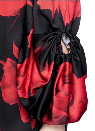Detail View - Click To Enlarge - ALEXANDER MCQUEEN - Rose print puff sleeve silk satin dress