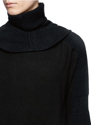 Detail View - Click To Enlarge - TOGA ARCHIVES - Detachable snood contrast knit sweater