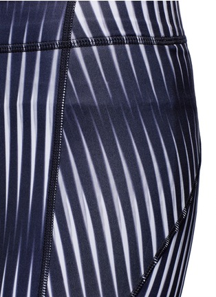 Detail View - Click To Enlarge - IVY PARK - Kaleidostripe print performance capri leggings