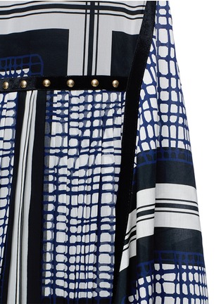 Detail View - Click To Enlarge - SACAI - Grid check print pleated flare dress