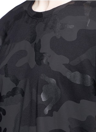 Detail View - Click To Enlarge - VALENTINO GARAVANI - Sealed camouflage print T-shirt