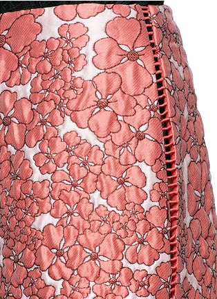Detail View - Click To Enlarge - GIAMBA - Floral matelassé shorts