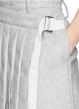 Detail View - Click To Enlarge - SACAI - Chiffon insert pleat front felt shorts