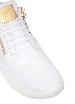 Detail View - Click To Enlarge - 73426 - 'Runner' suede panel leather sneakers