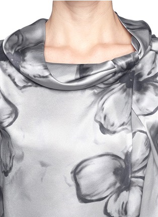 Detail View - Click To Enlarge - ARMANI COLLEZIONI - Floral print silk blouse