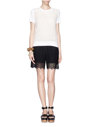 Figure View - Click To Enlarge - CHLOÉ - Eyelet guipure lace shorts