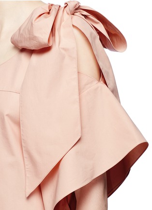 Detail View - Click To Enlarge - CHLOÉ - Knotted cold shoulder poplin dress