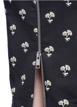 Detail View - Click To Enlarge - VICTORIA BECKHAM - Daisy jacquard pencil skirt