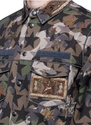Detail View - Click To Enlarge - VALENTINO GARAVANI - 'Camustars' print embellished shirt jacket