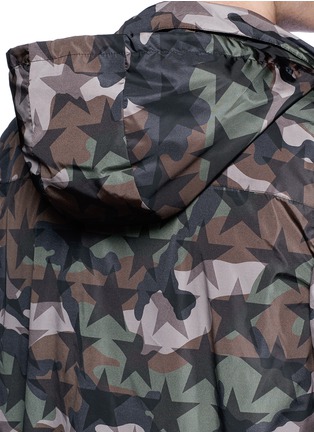Detail View - Click To Enlarge - VALENTINO GARAVANI - 'Camustars' print windbreaker jacket