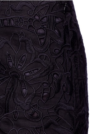 Detail View - Click To Enlarge - THEORY - 'Micro E' floral lace embroidery linen-cotton shorts