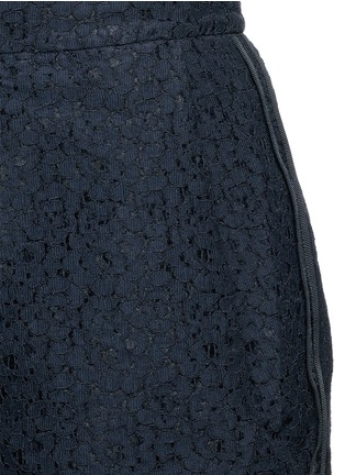Detail View - Click To Enlarge - COMME MOI - Guipure lace shorts