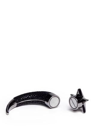 Detail View - Click To Enlarge - GIVENCHY - Shagreen shark star single earring