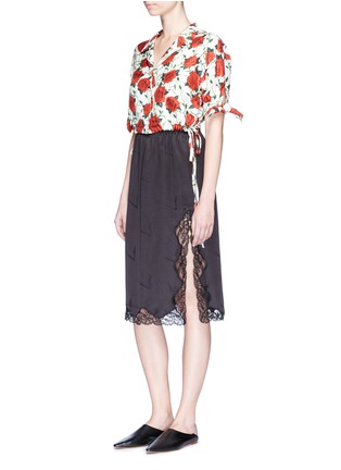 Figure View - Click To Enlarge - ALEXANDER WANG - Rose print tie sleeve cropped satin shirt