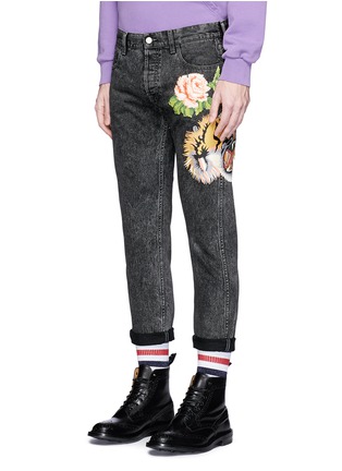 Front View - Click To Enlarge - GUCCI - 'Punk' floral tiger appliqué slim fit jeans