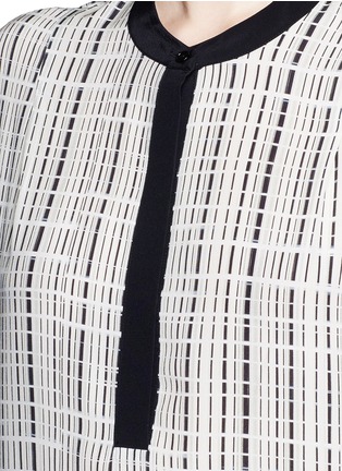 Detail View - Click To Enlarge - VINCE - Interlace print silk blouse