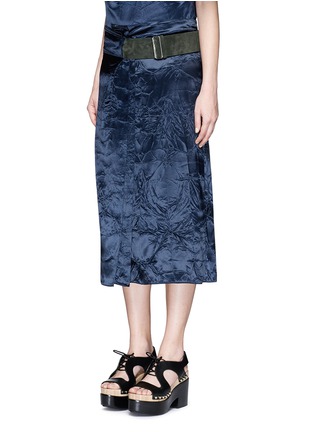 Front View - Click To Enlarge - VICTORIA BECKHAM - Crushed satin suede belt pleat skirt