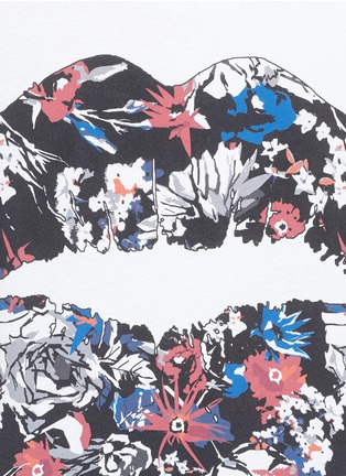 Detail View - Click To Enlarge - MARKUS LUPFER - 'Graphic Floral Lip Smacker' print T-shirt