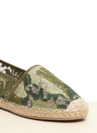 Detail View - Click To Enlarge - VALENTINO GARAVANI - Lace espadrille slip-ons