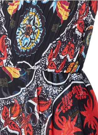 Detail View - Click To Enlarge - ALICE & OLIVIA - 'Kora' baroque print pleat chiffon midi dress