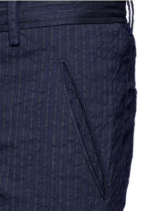 Detail View - Click To Enlarge - ZIGGY CHEN - Chalk stripe wrinkled pants
