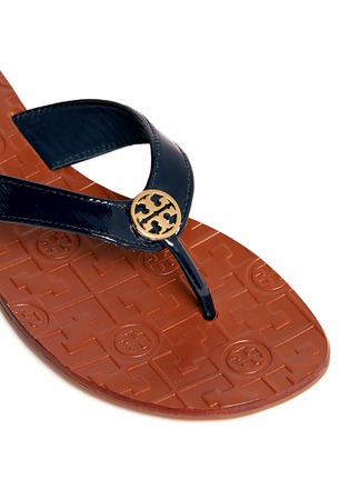 Detail View - Click To Enlarge - TORY BURCH - Thora 2 patent leather flip-flops