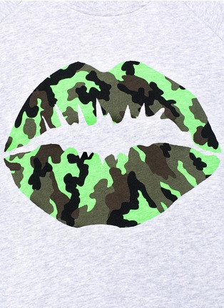 Detail View - Click To Enlarge - MARKUS LUPFER - Fluorescent camouflage smacker lip sweatshirt