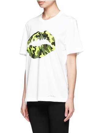 Front View - Click To Enlarge - MARKUS LUPFER - Fluorescent camouflage smacker lip T-shirt