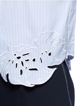 Detail View - Click To Enlarge - COMME MOI - Cutwork embroidery stripe cotton shirt