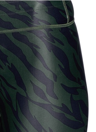 Detail View - Click To Enlarge - THE UPSIDE - 'Power' deep river print capri leggings