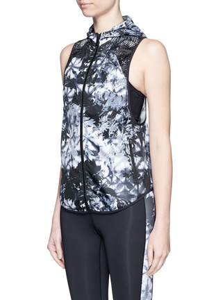 Front View - Click To Enlarge - ALALA - 'Palm Shadow' print hooded run vest