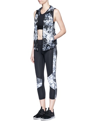 Figure View - Click To Enlarge - ALALA - 'Palm Shadow' print hooded run vest