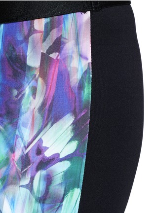Detail View - Click To Enlarge - 72993 - Compass' chrome print cropped leggings